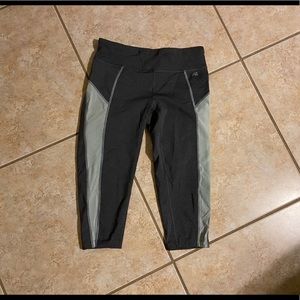Roadrunner cropped workout leggings
